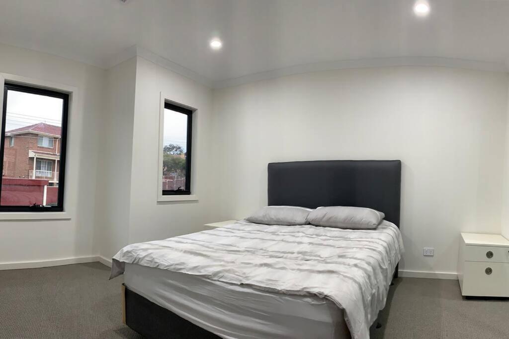 Coburg Lake Retreat Villa