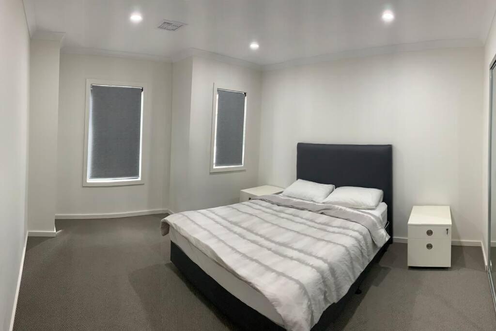 Coburg Lake Retreat Villa Melbourne