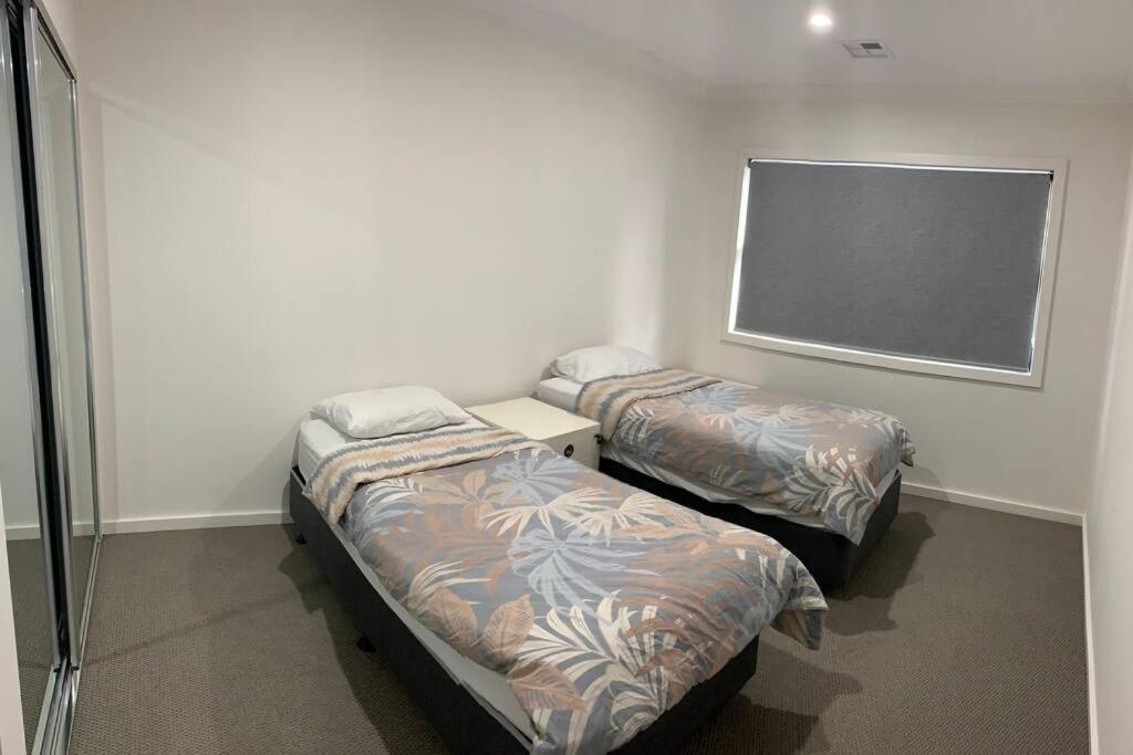 Villa Coburg Lake Retreat Melbourne