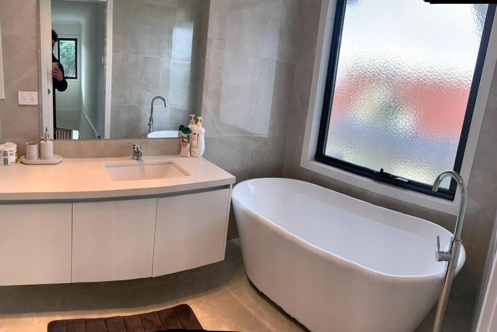 Coburg Lake Retreat Villa Melbourne