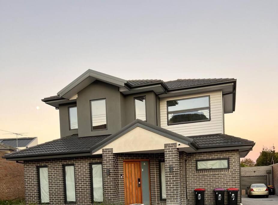 Coburg Lake Retreat *