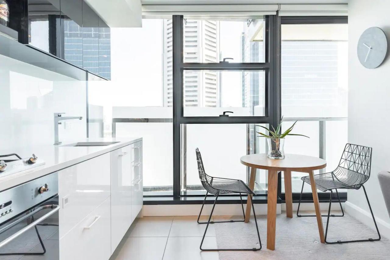 Superior - Above The Sheraton * Melbourne