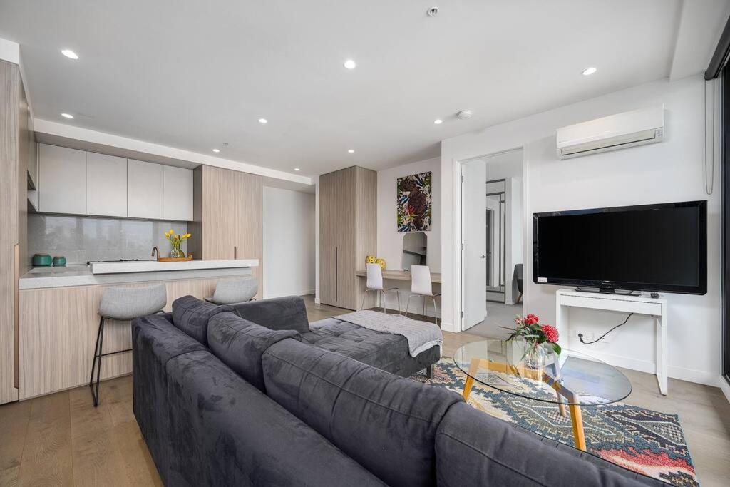 Nine Elm Port 702 Apartment