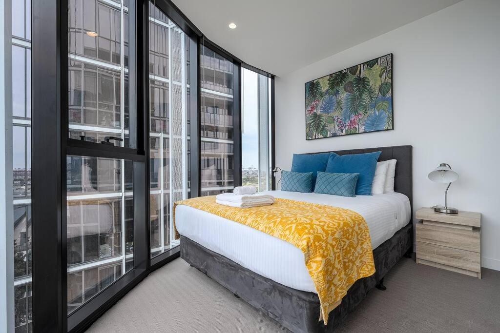 Apartment Nine Elm Port 702