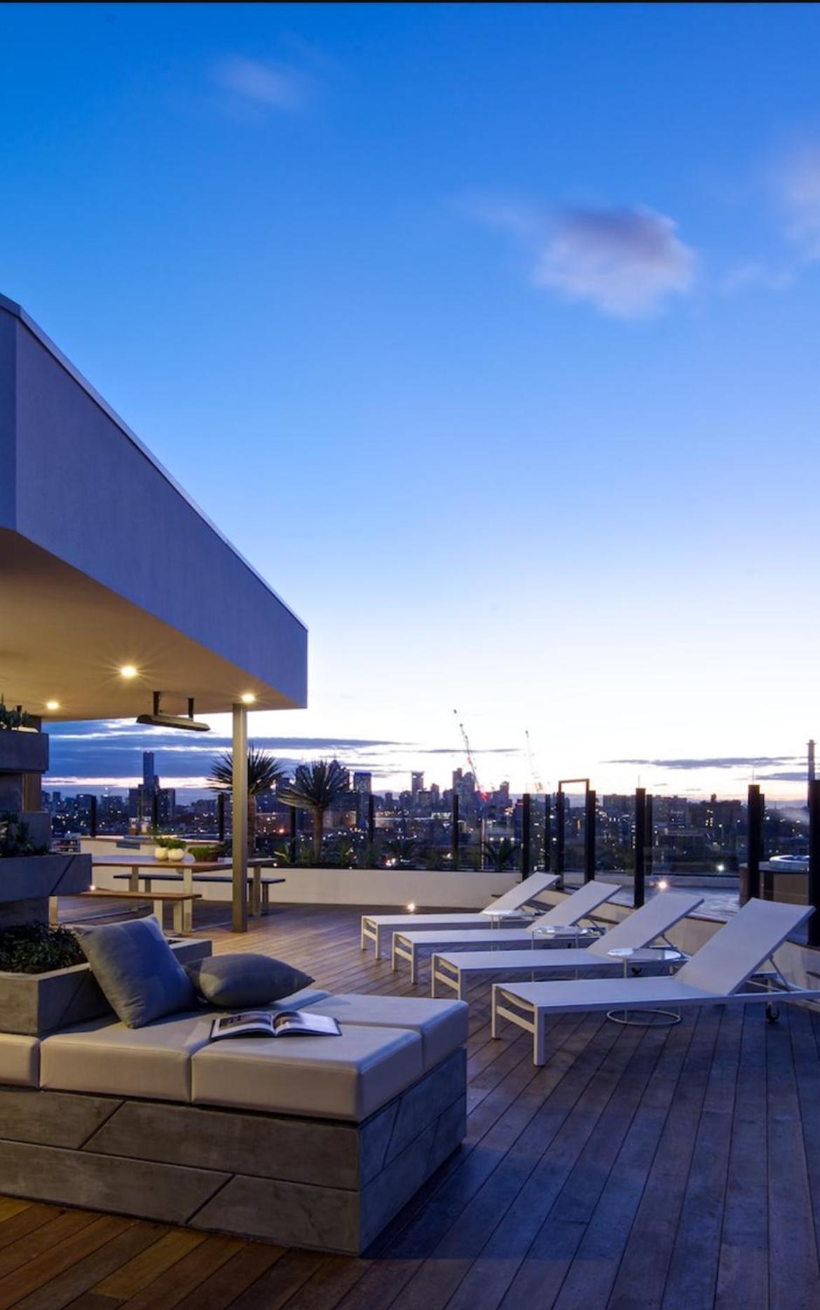 Apartment Luxury On The River With Pool & Gym