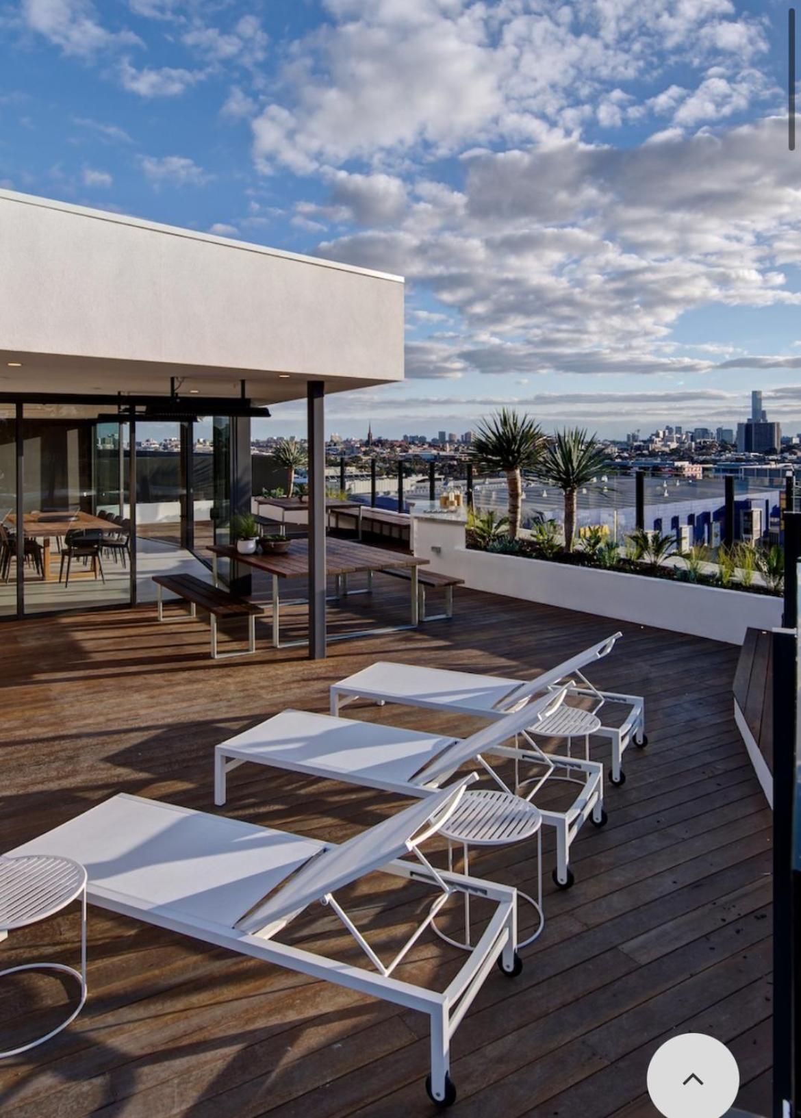 Apartment Luxury On The River With Pool & Gym