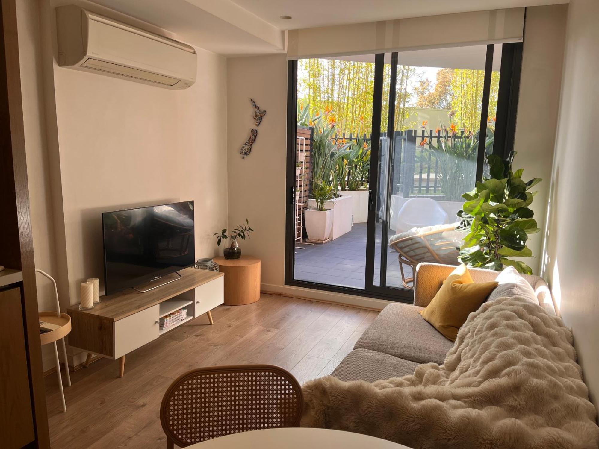 Luxury On The River With Pool & Gym Apartment Melbourne