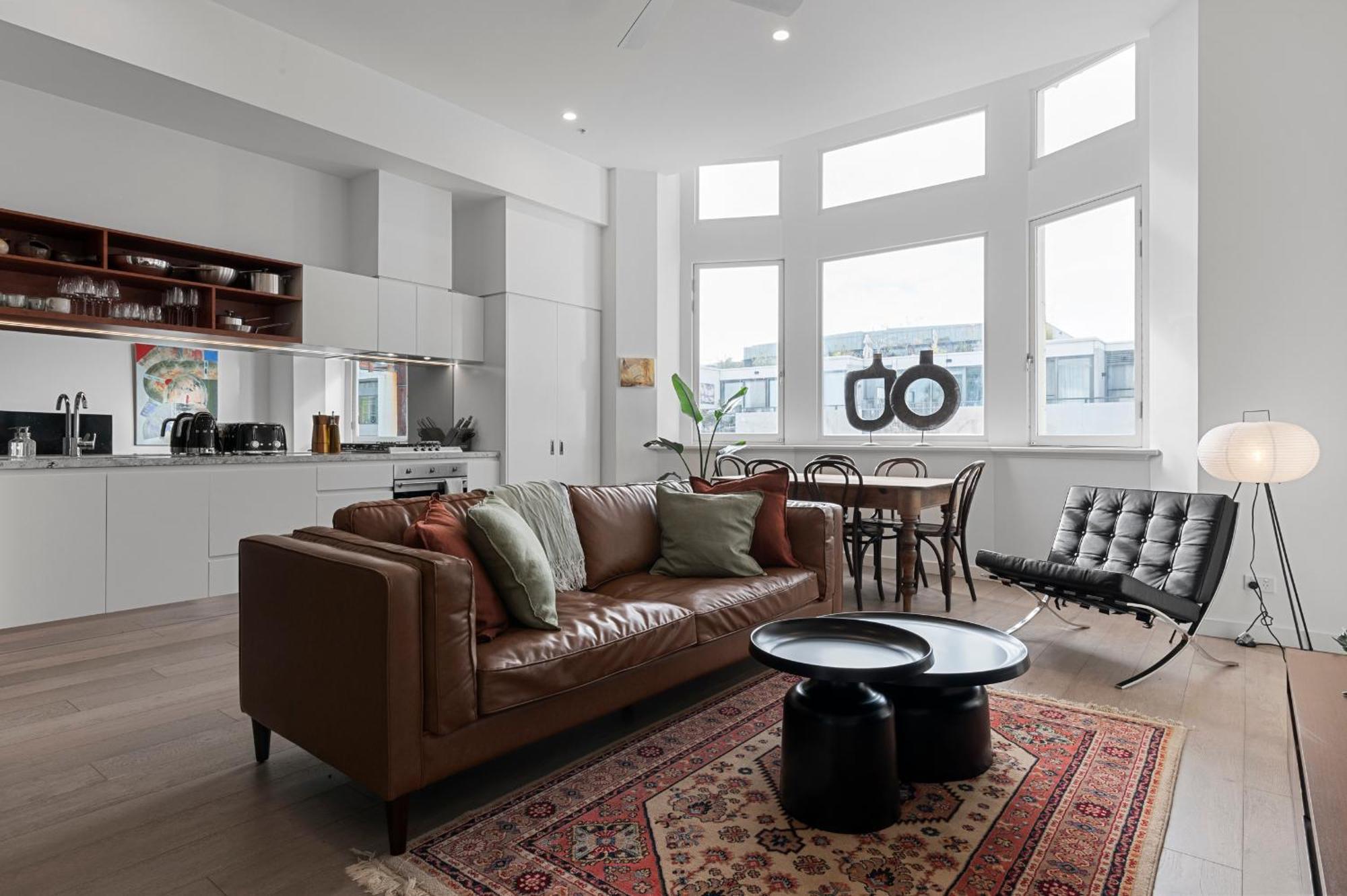 Light-filled Artistic Getaway - Smith St