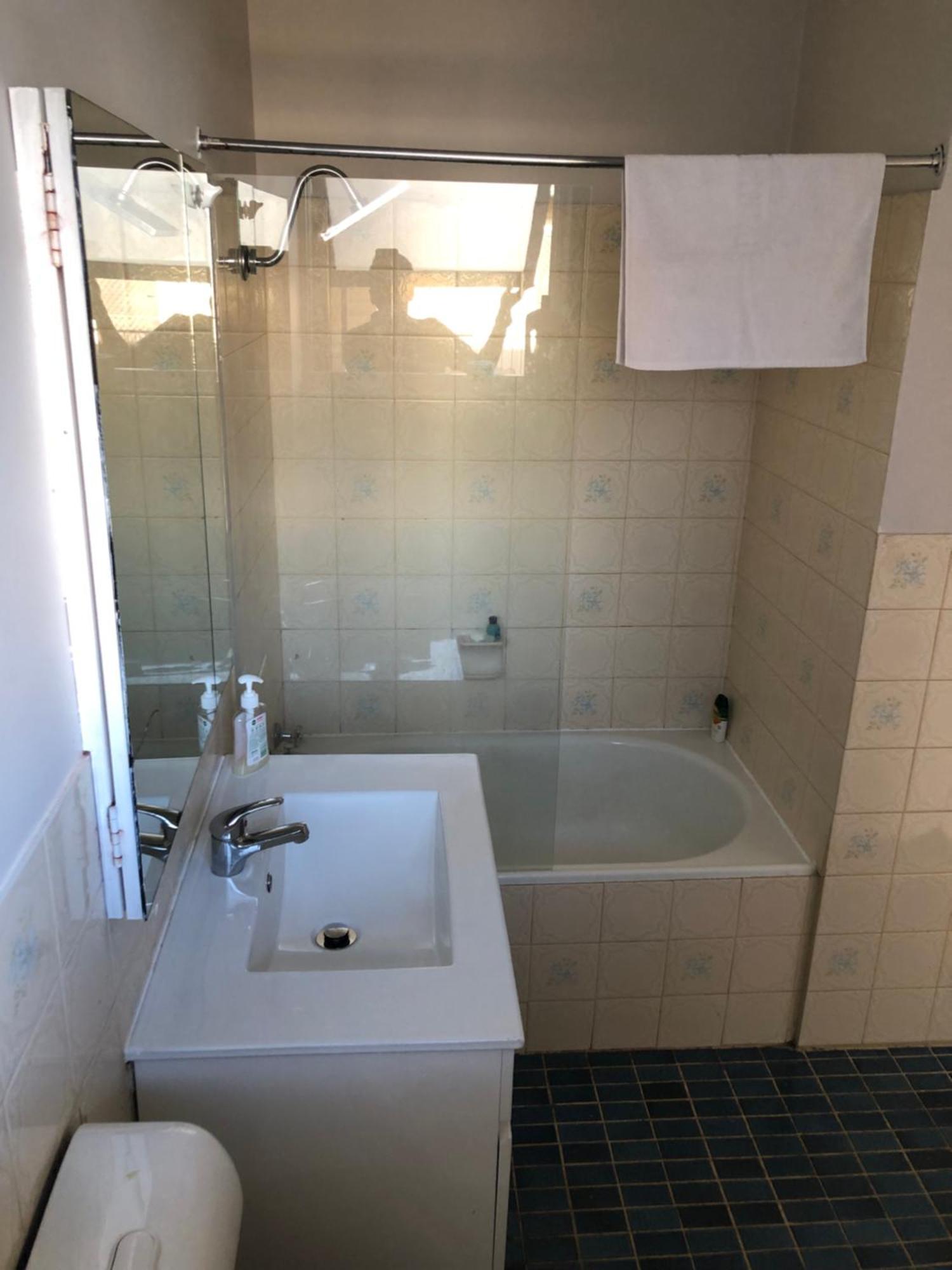 Guest house Away From *