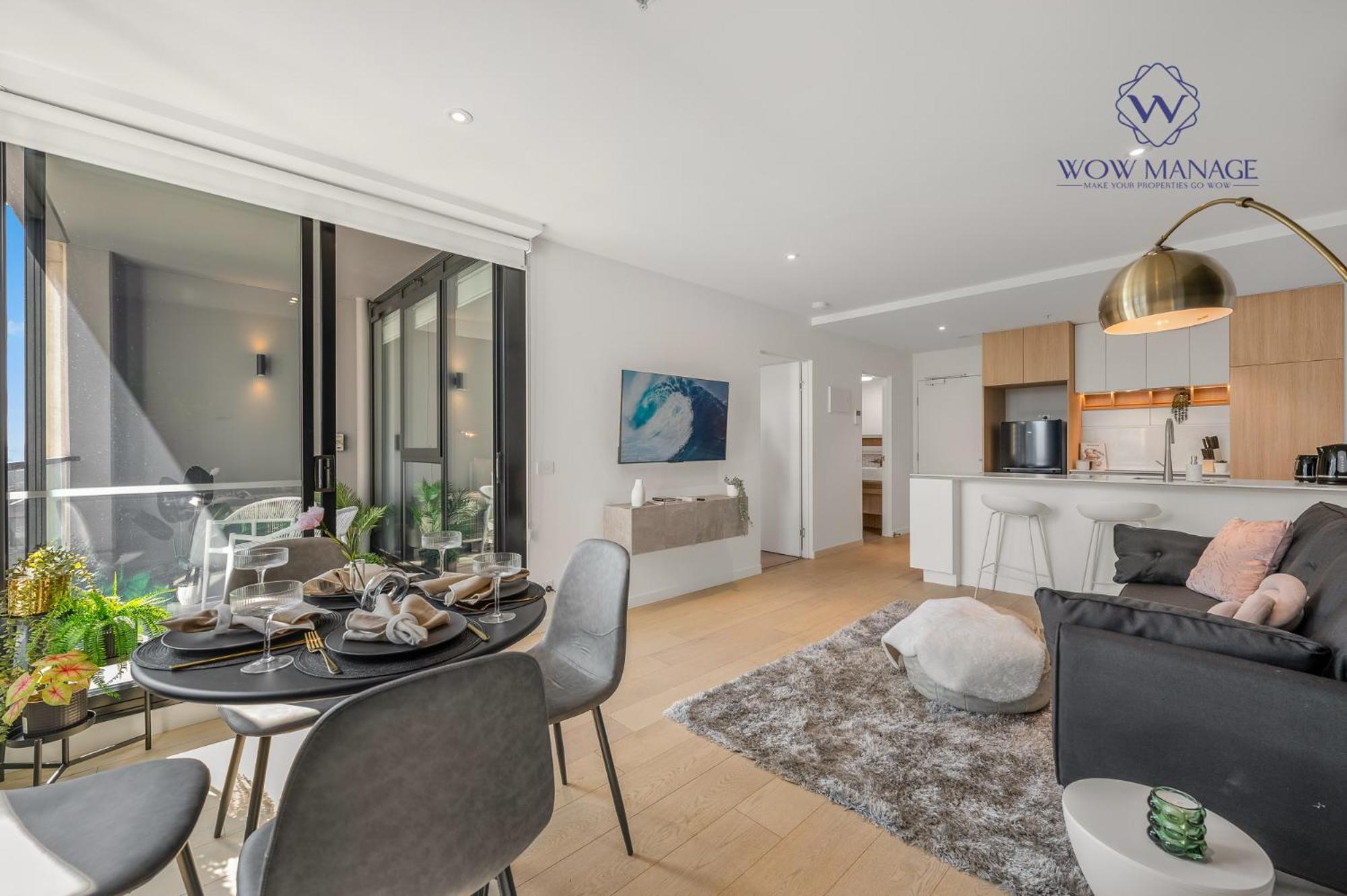 Wow Self-contained On Hall Apartment Melbourne