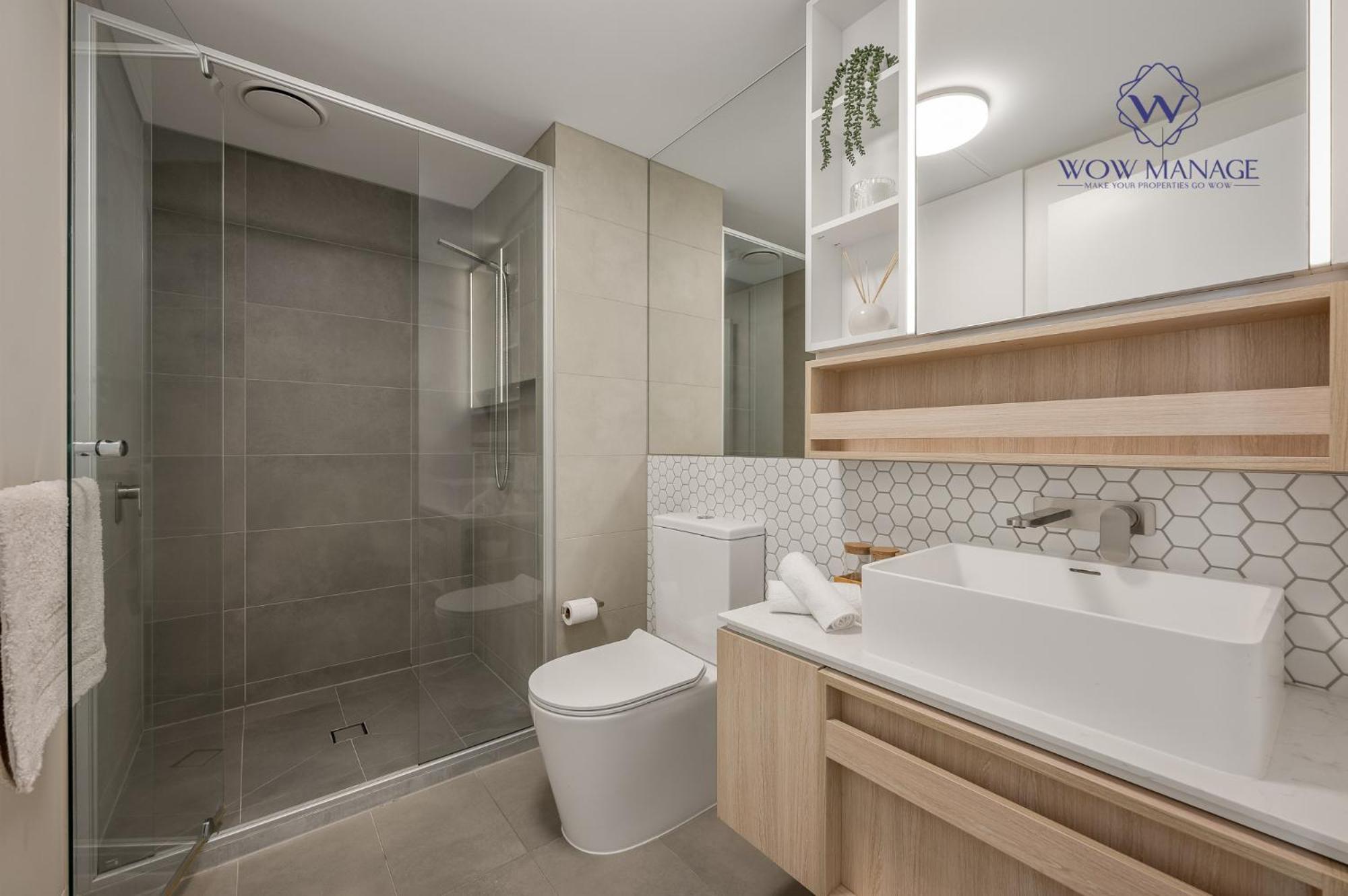 Wow Self-contained On Hall * Melbourne