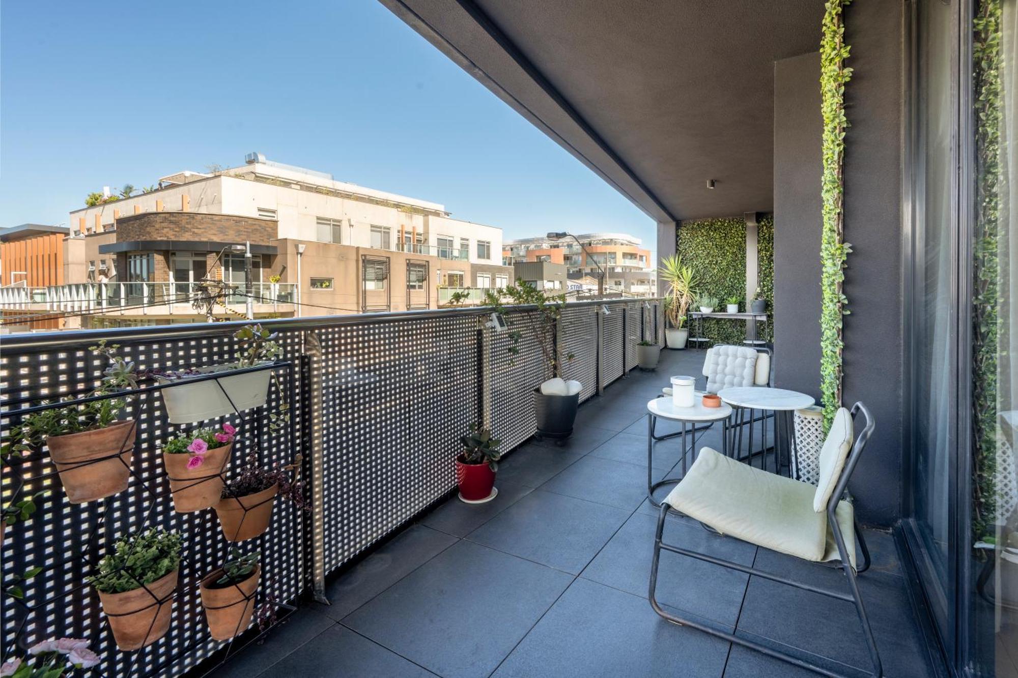 Mega Style The General Apartment