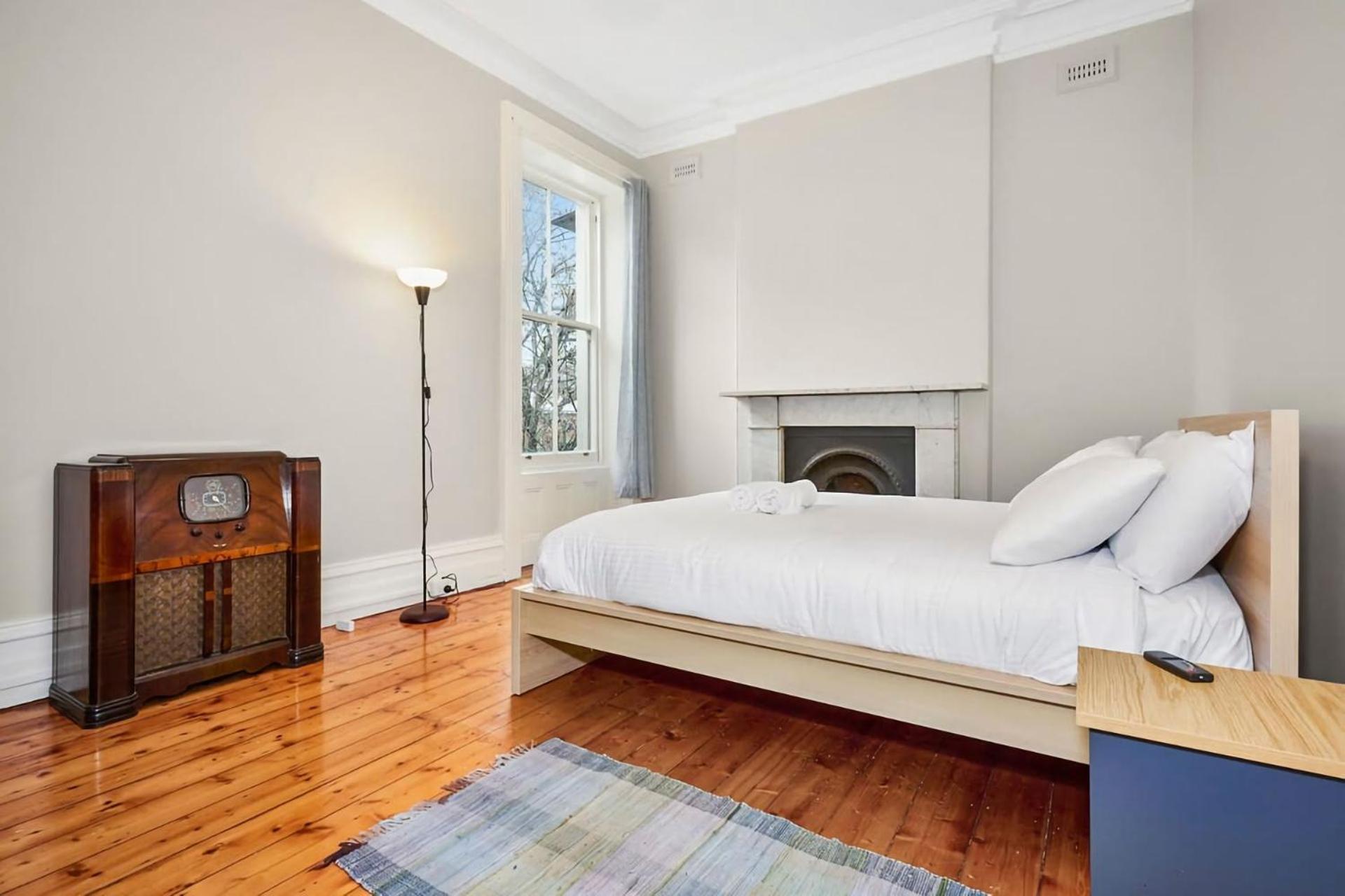 Charming Fitzroy Retreat Art, Dining, Serenity