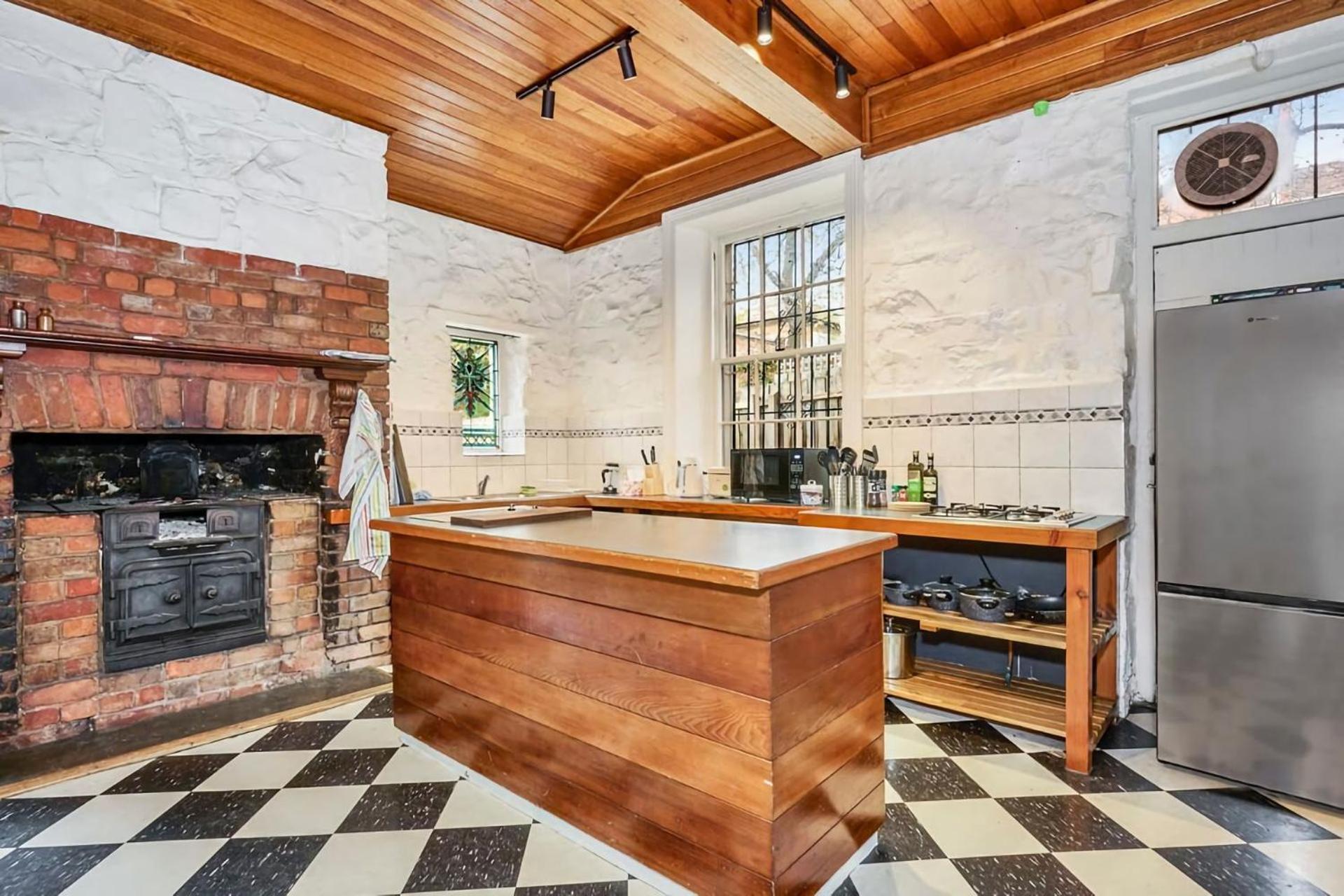 Charming Fitzroy Retreat Art, Dining, Serenity Melbourne