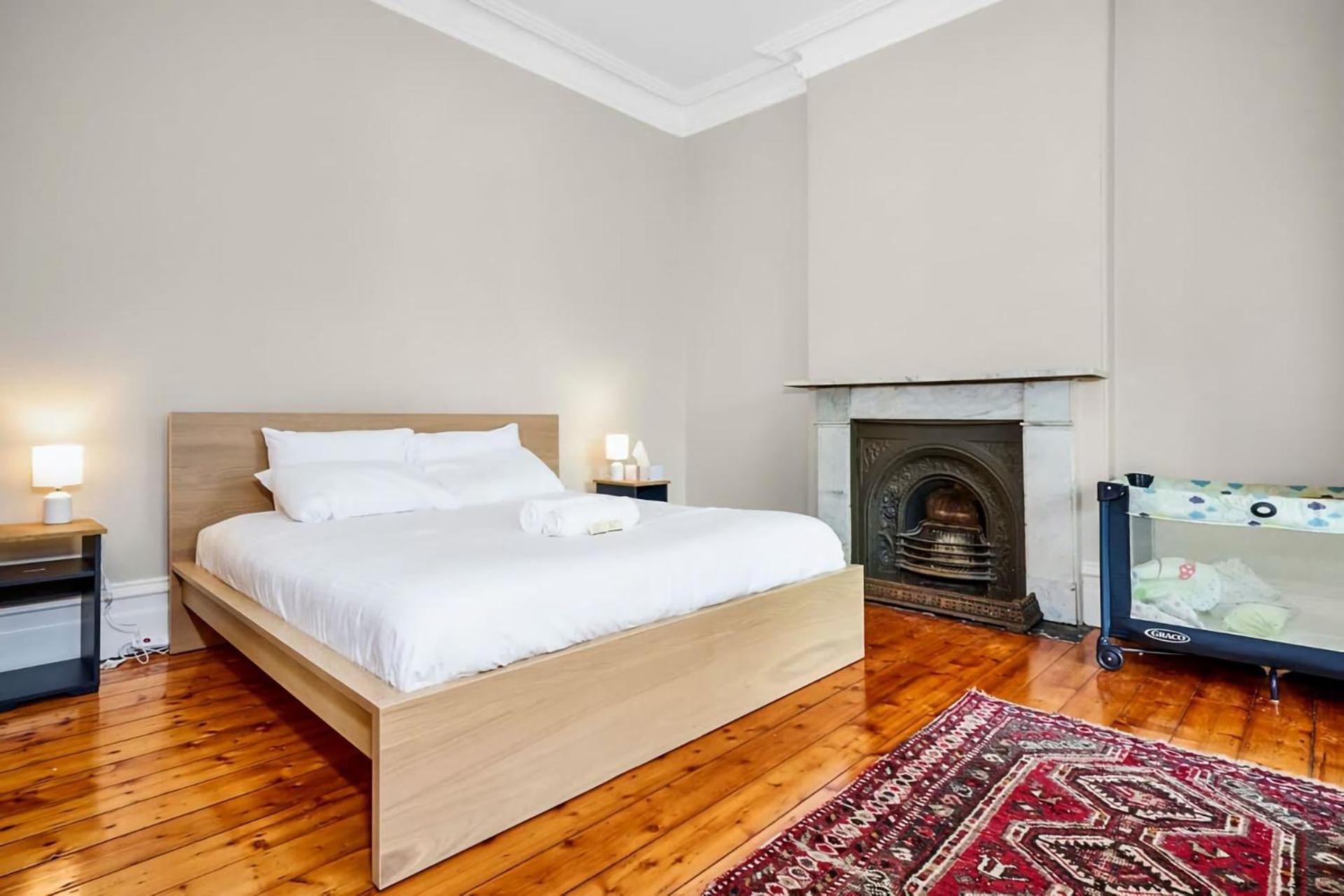 Charming Fitzroy Retreat Art, Dining, Serenity Holiday home Melbourne