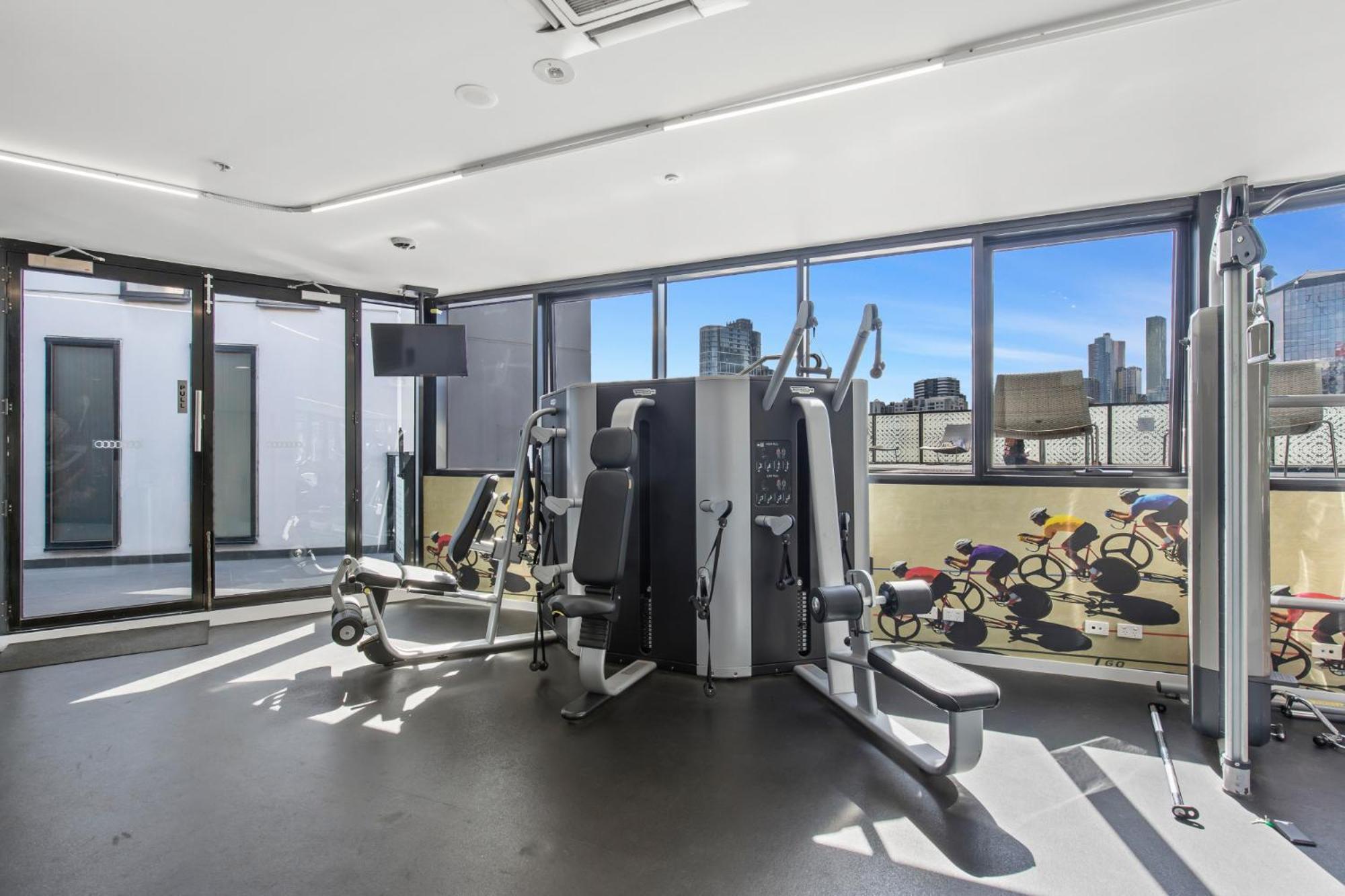 Apartment Chic 1-bed With Harbour Views & Pool By Tram Line
