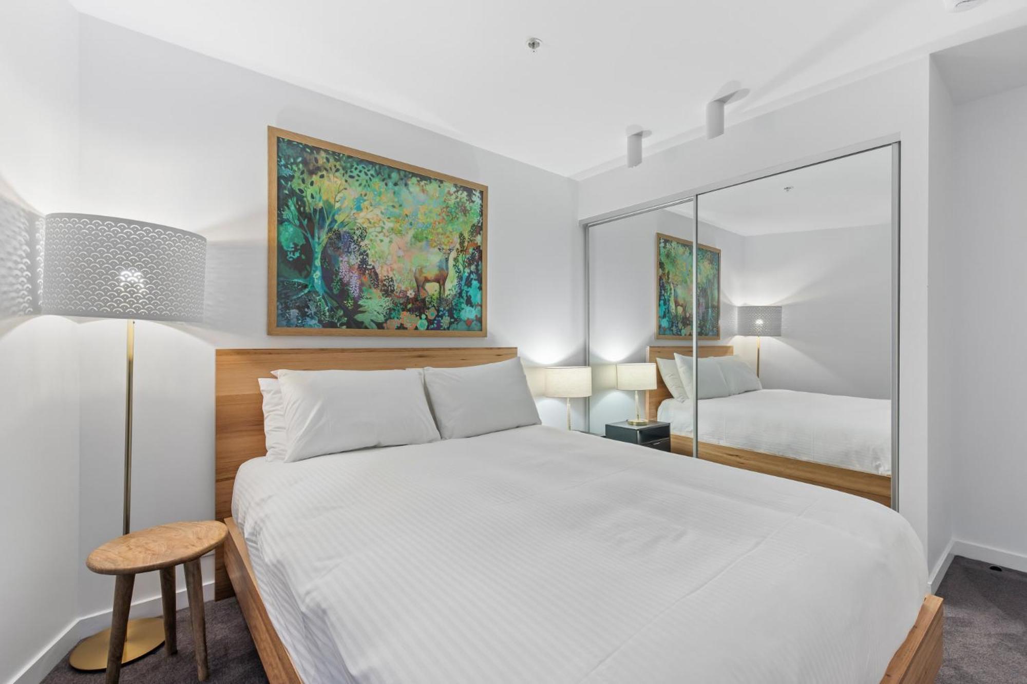 Chic 1-bed With Harbour Views & Pool By Tram Line Apartment Melbourne