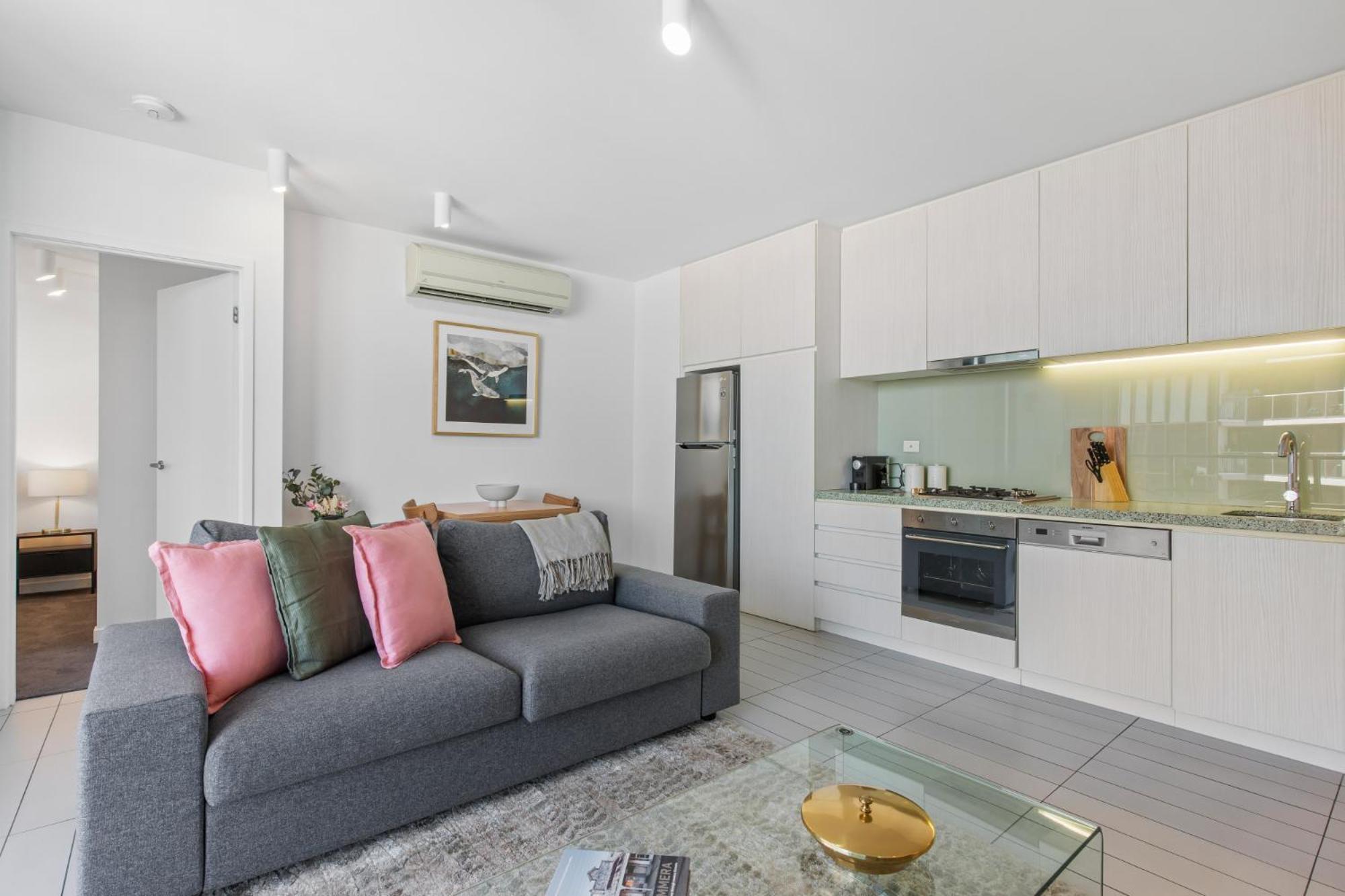 Apartment Chic 1-bed With Harbour Views & Pool By Tram Line Melbourne