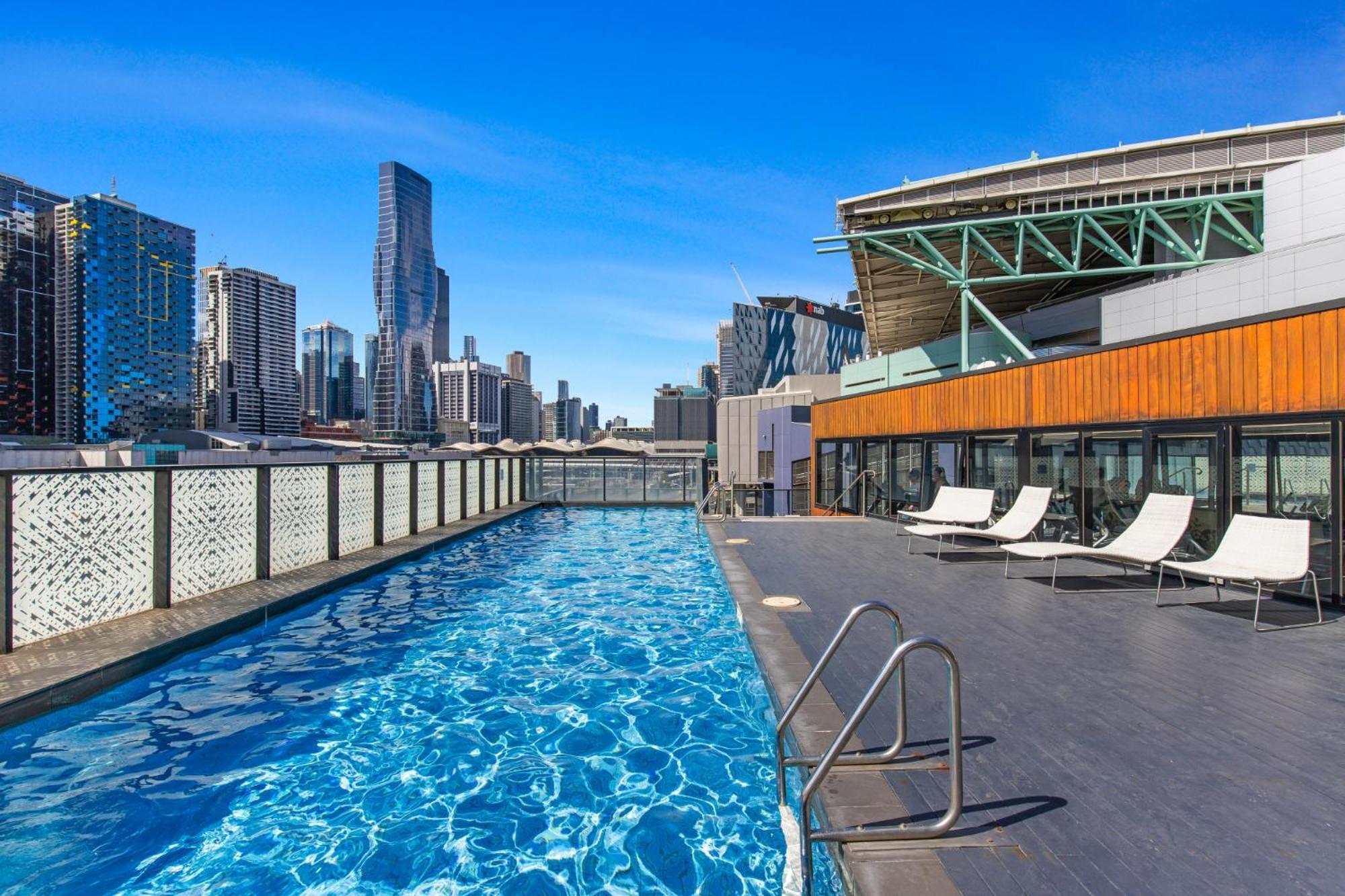 Chic 1-bed With Harbour Views & Pool By Tram Line * Melbourne