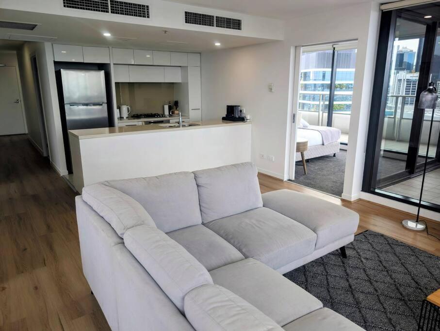 Panoramic Docklands Apartment