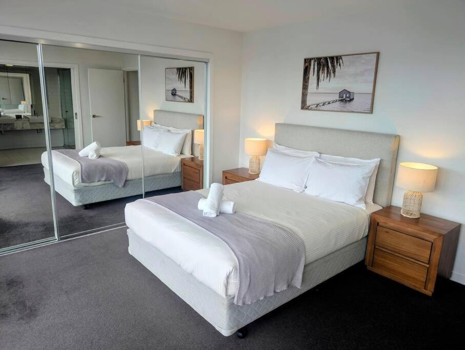 Panoramic Docklands Apartment Melbourne