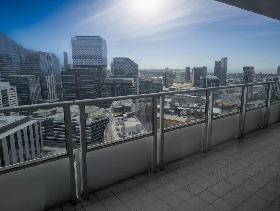 Panoramic Docklands Apartment *