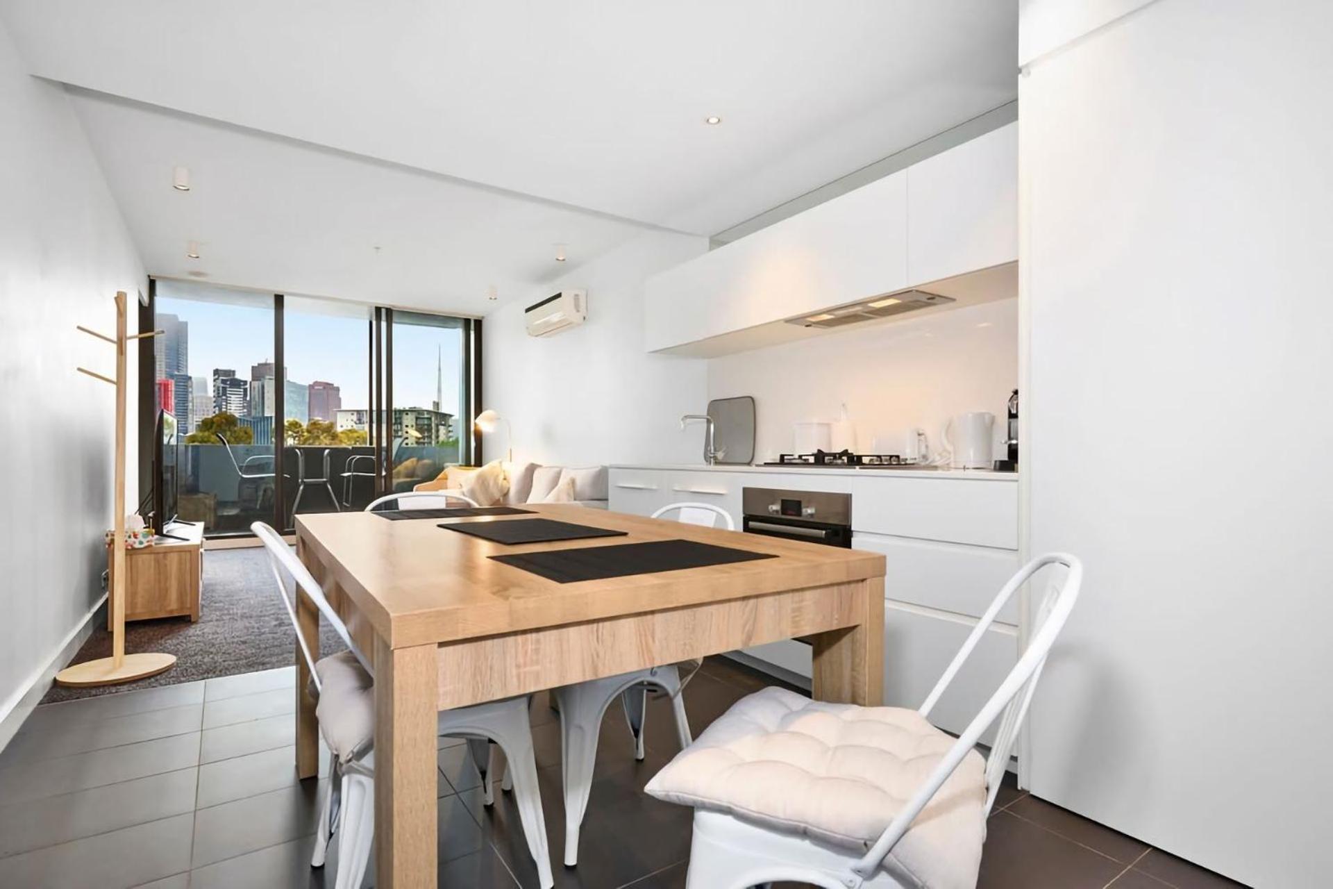 Stunning Cbd Views + Free Parking Apartment *