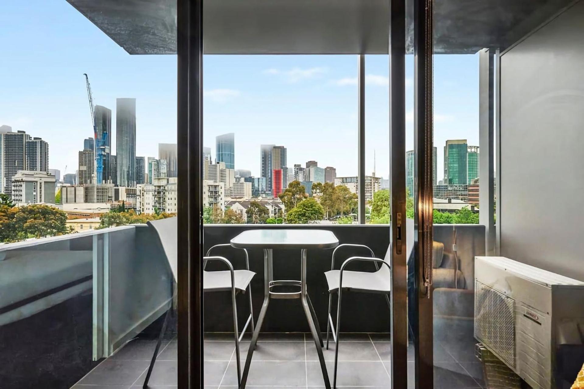 Stunning Cbd Views + Free Parking