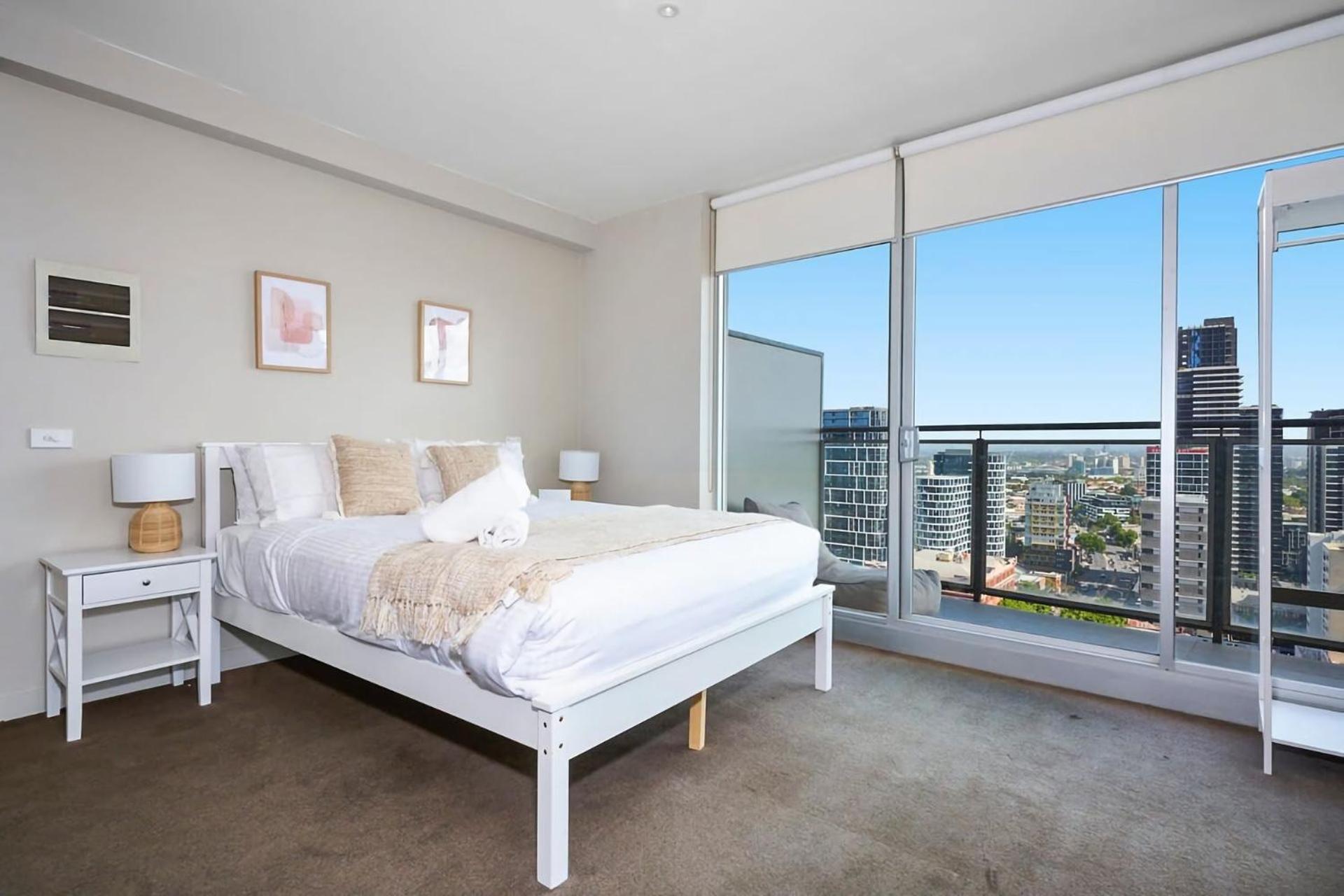 Sleek And Stylish On Spencer Apartment *