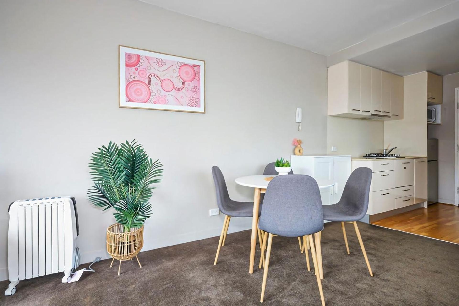 Apartment Sleek And Stylish On Spencer Melbourne
