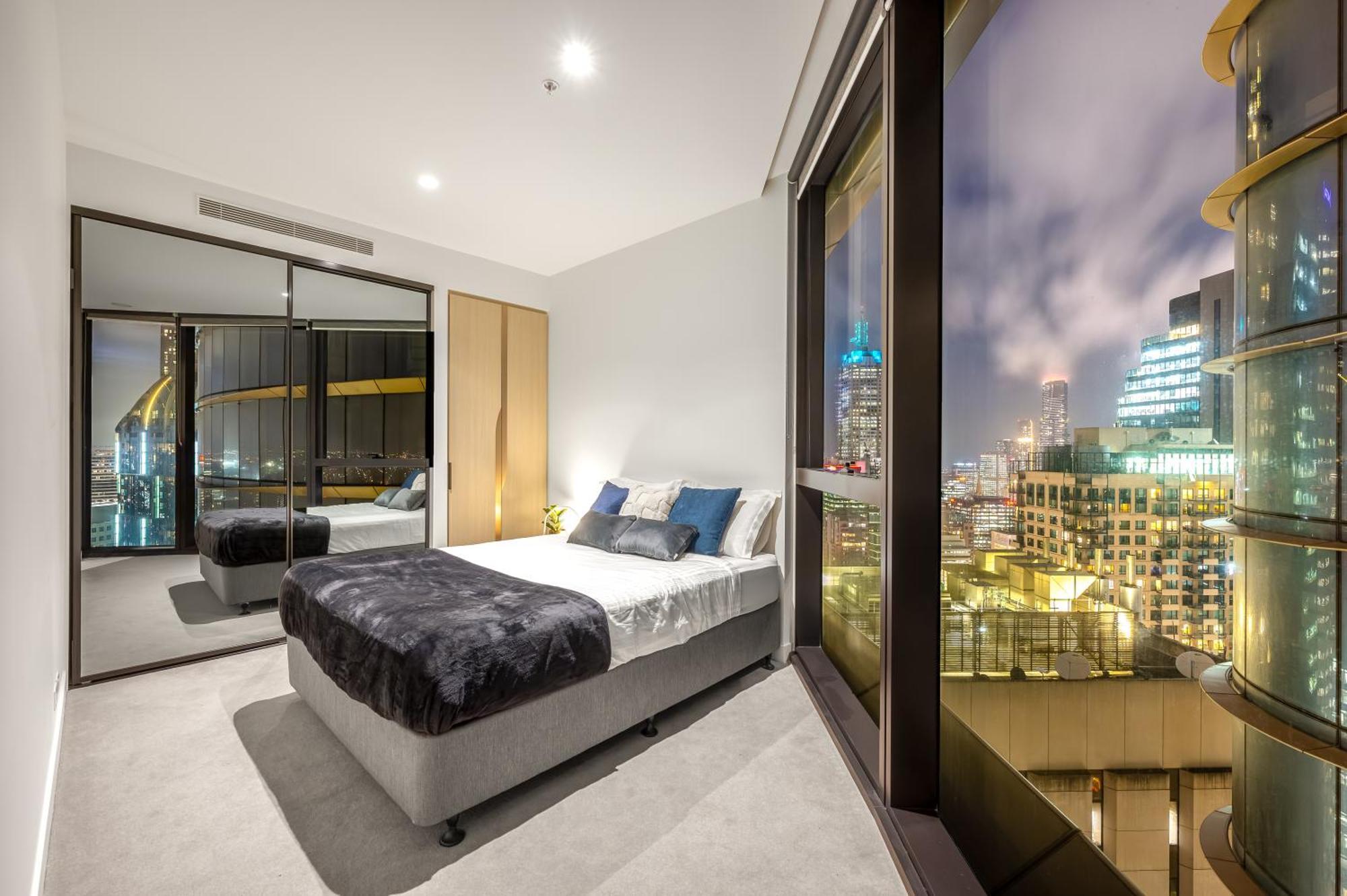 Luxurious Sapphire 1 Bed 1 Bath Apartment *