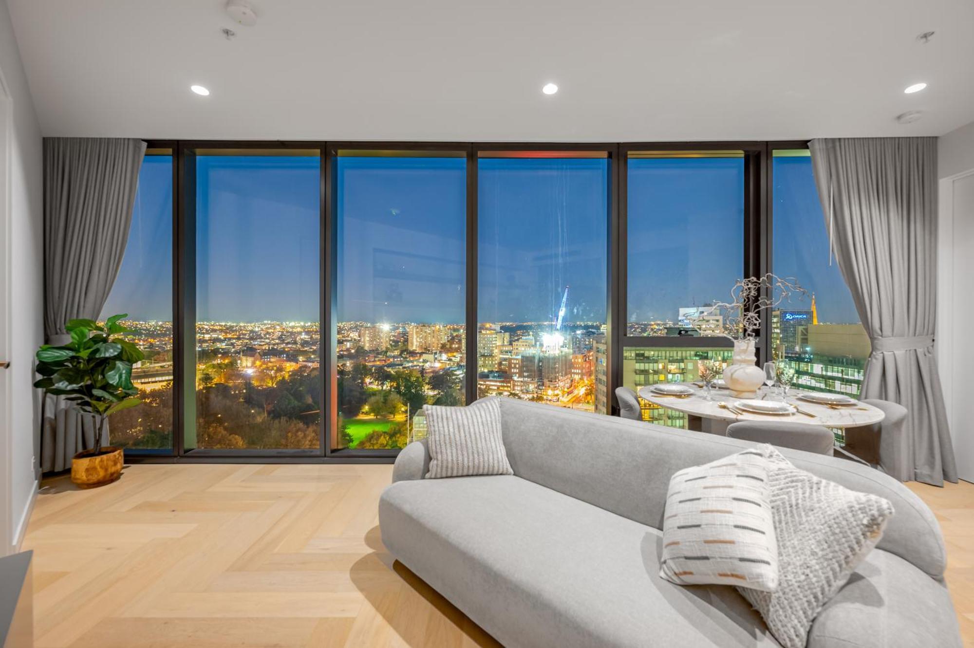 Stupendous Cbd And Garden View At Sapphire Melbourne