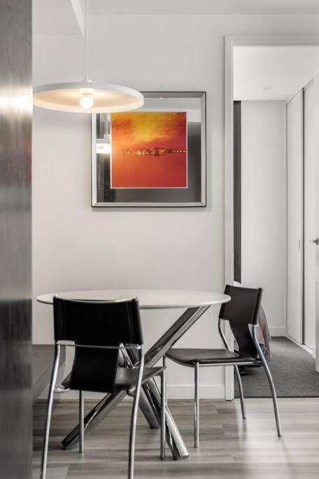 View 2 Bedroom In The Heart Of Apartment *