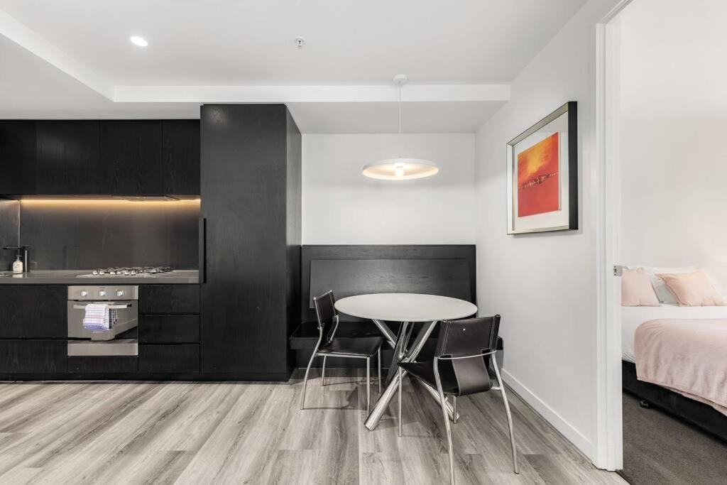 View 2 Bedroom In The Heart Of Apartment