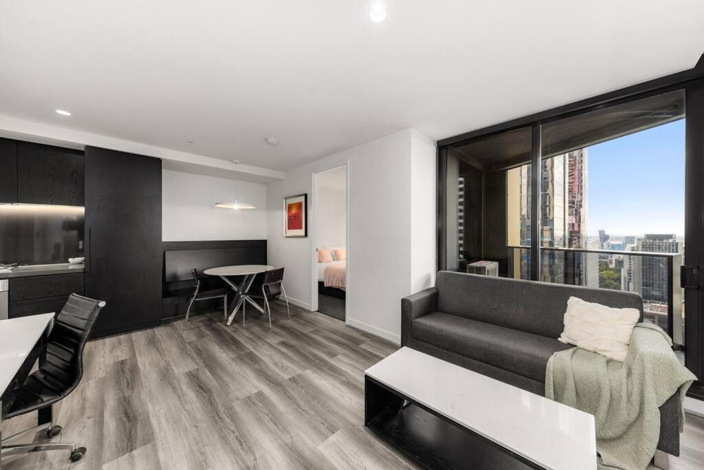 View 2 Bedroom In The Heart Of Apartment Melbourne