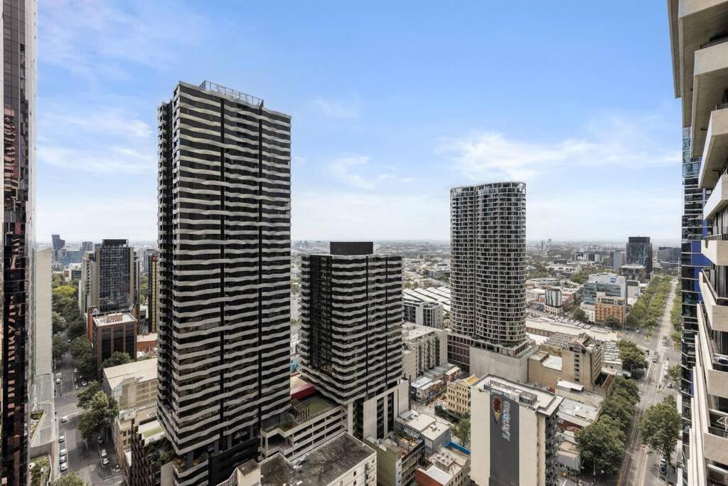 View 2 Bedroom In The Heart Of *