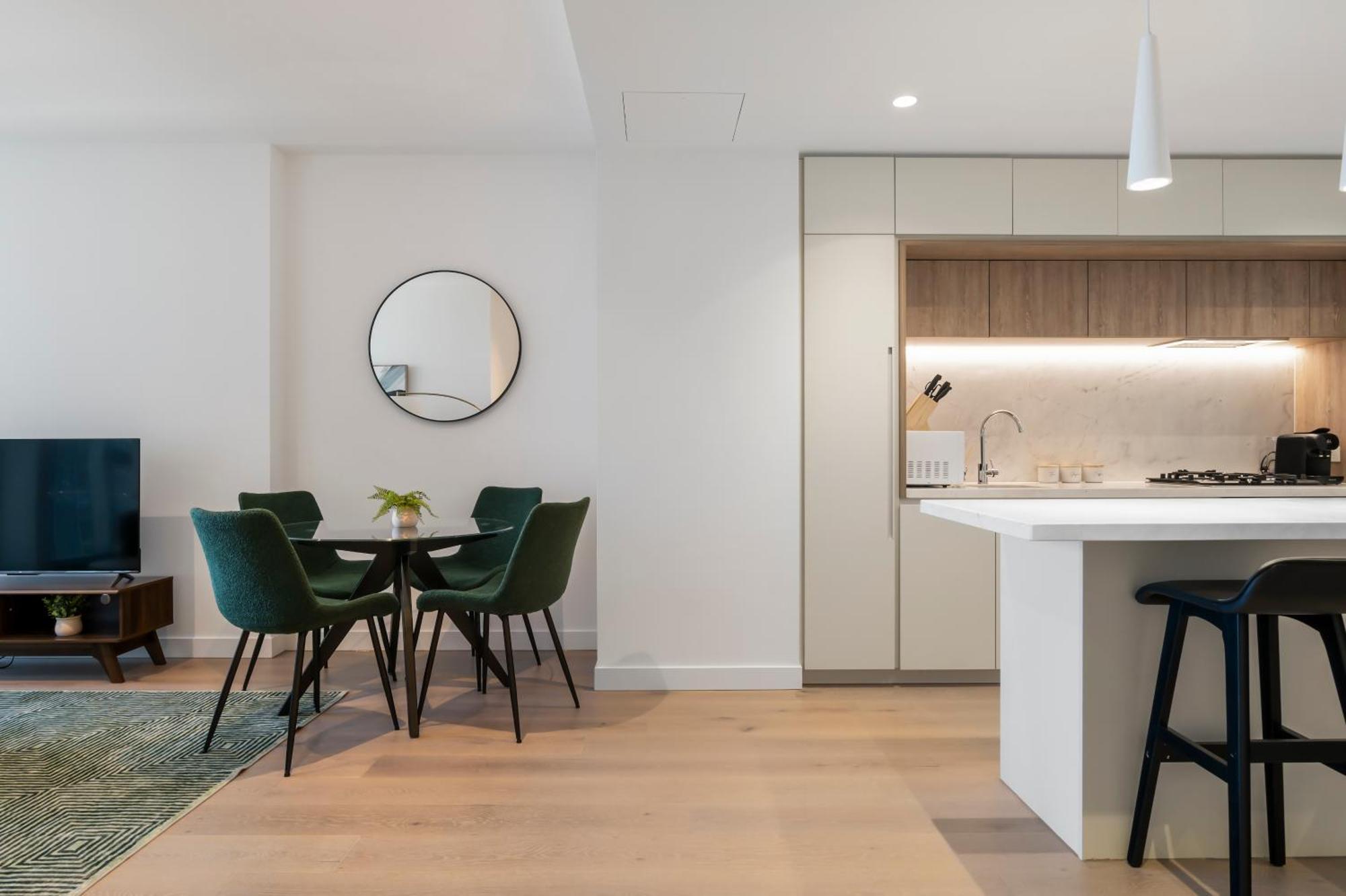 Bay And River Views In Location With Pool Apartment Melbourne