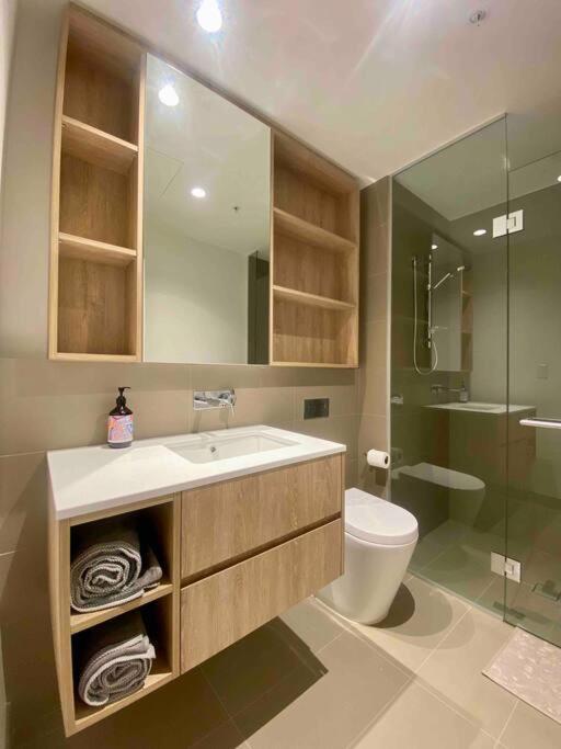 Chic 2br Luxury In Prime West Side Complex Center Of It Apartment *
