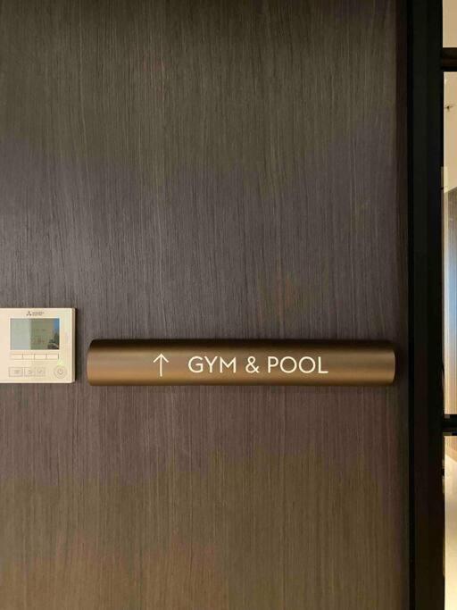 Chic 2br Luxury In Prime West Side Complex Center Of It Apartment