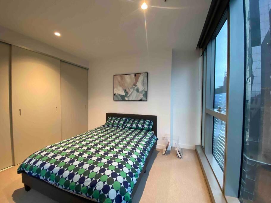 Chic 2br Luxury In Prime West Side Complex Center Of It Apartment Melbourne