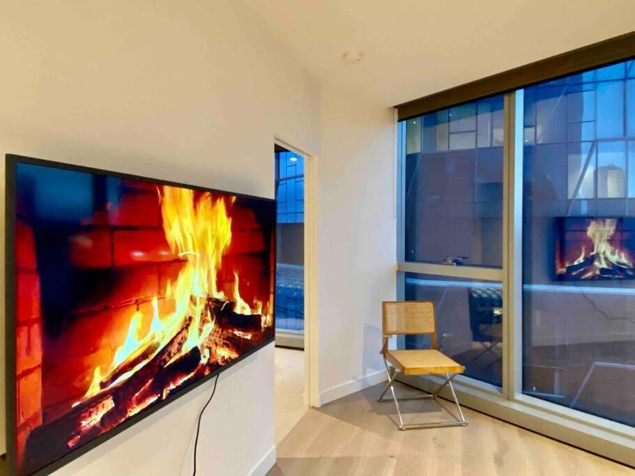 Chic 2br Luxury In Prime West Side Complex Center Of It Apartment
