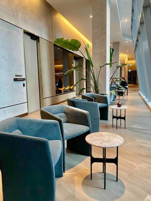 Chic 2br Luxury In Prime West Side Complex Center Of It Melbourne