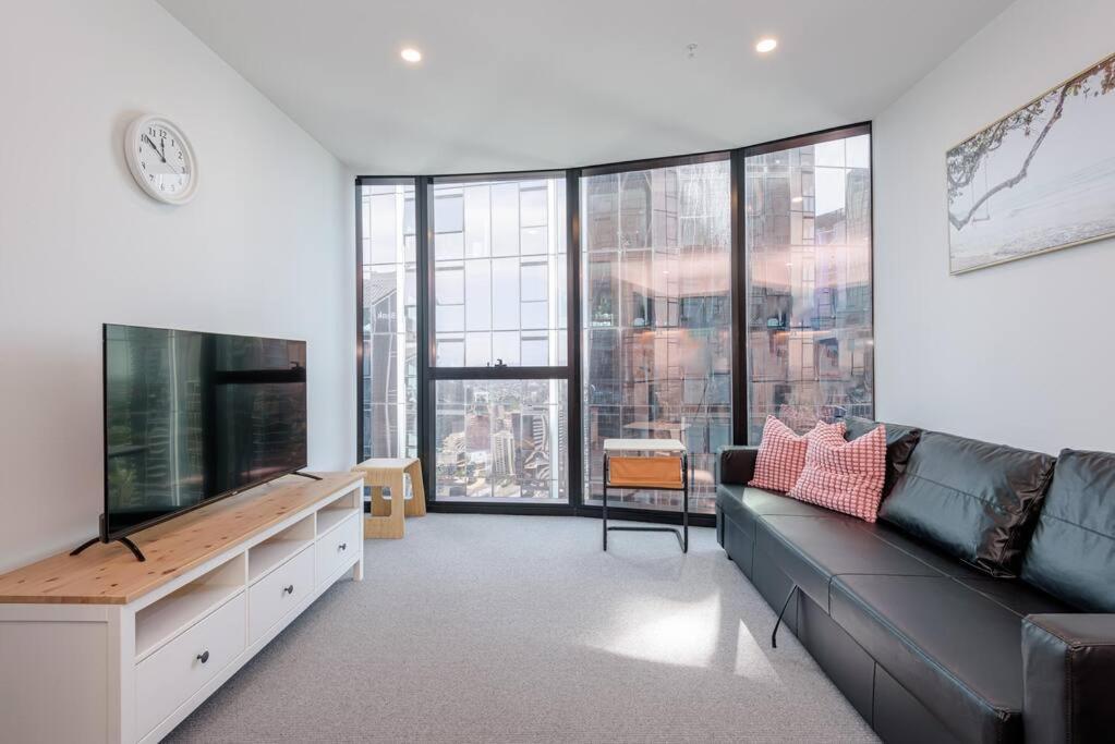 Charming One Bd In Location Tf5307 *