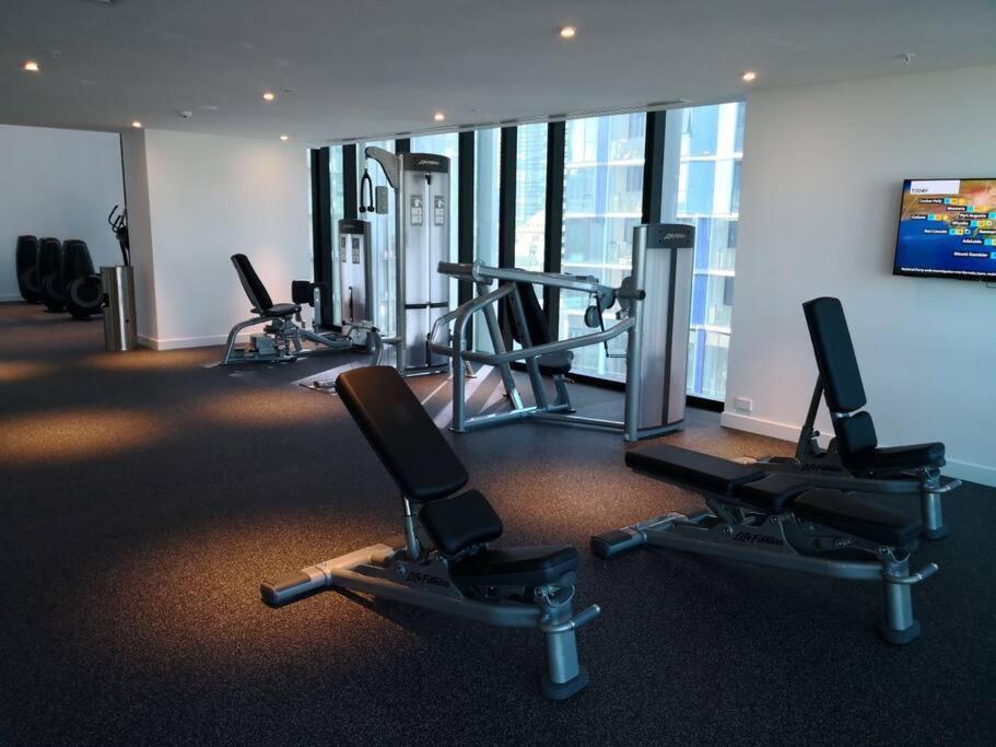 Elegant High Rise 2 Bed Near Melb Cbd Rmit