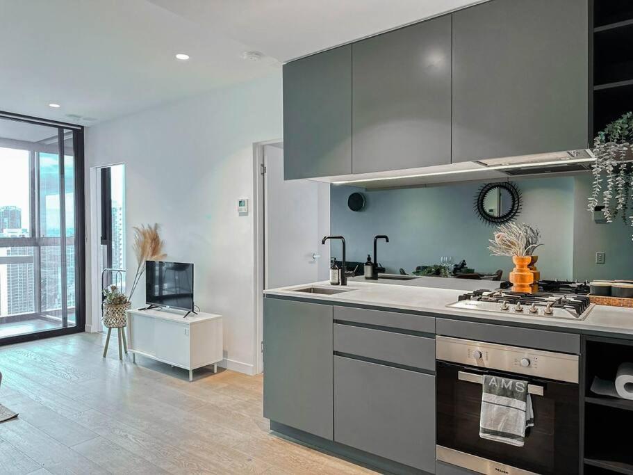 Apartment Elegant High Rise 2 Bed Near Melb Cbd Rmit