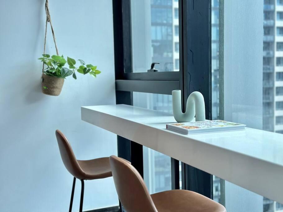 Elegant High Rise 2 Bed Near Melb Cbd Rmit Apartment *