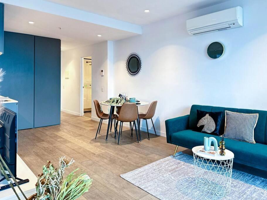Elegant High Rise 2 Bed Near Melb Cbd Rmit Apartment