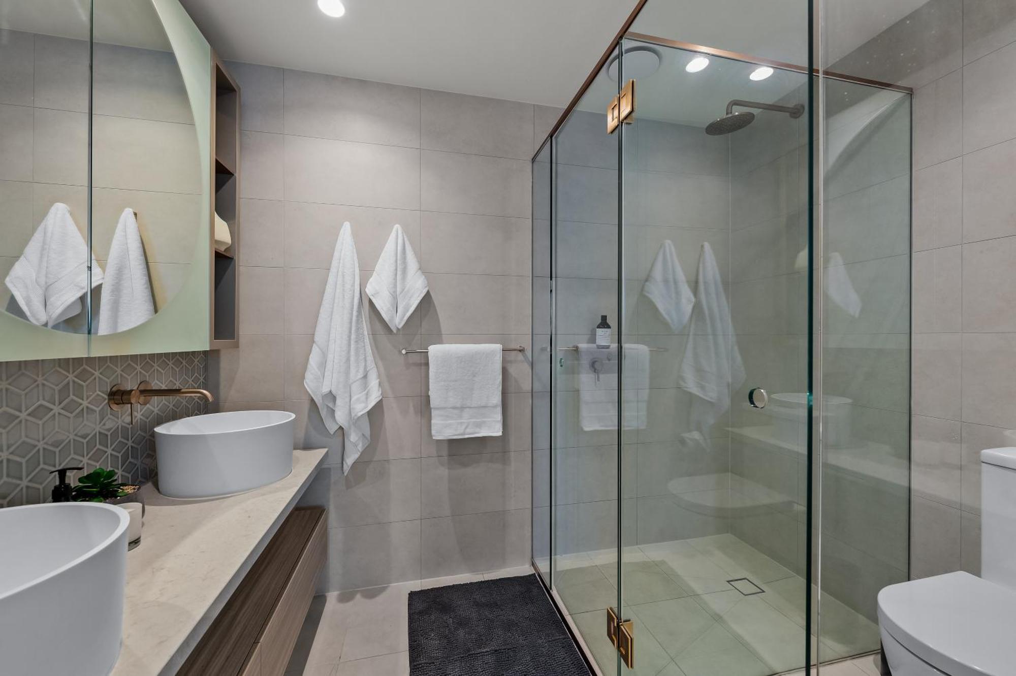 Wow Self-contained On Tarver