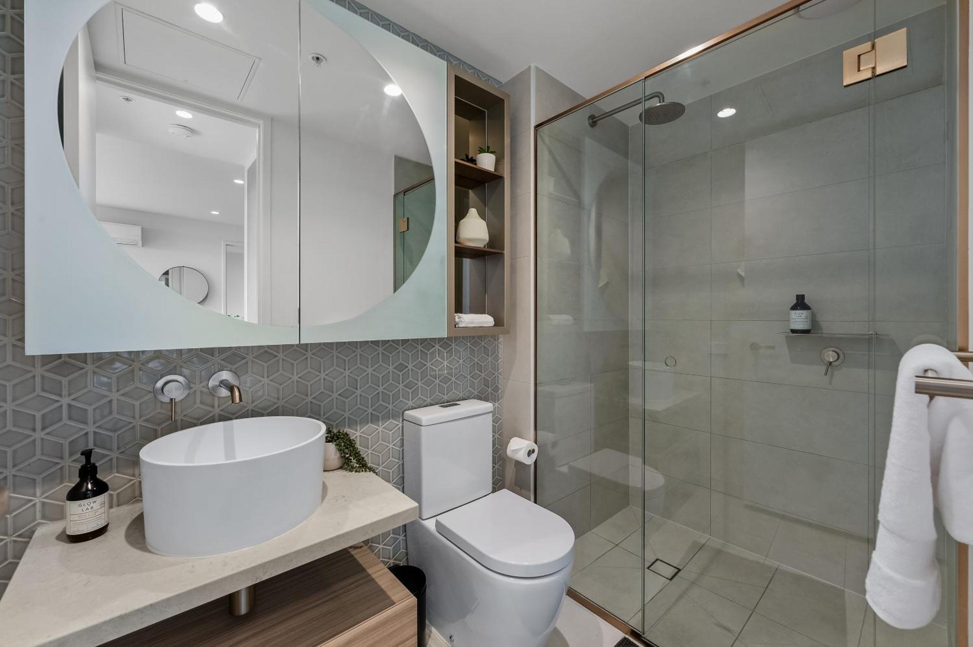 Wow Self-contained On Tarver *