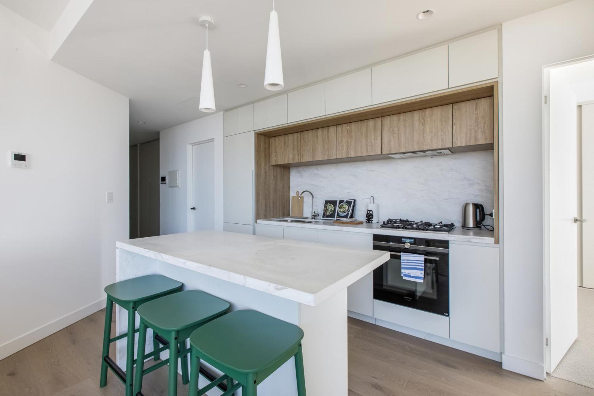 Apartment Modern Nomads Skyline View Escape - 2bedroom By Gardens And Station Melbourne